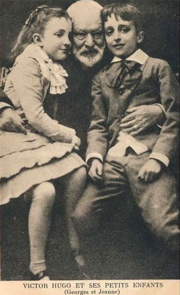 Виктор Гюго с внуками Жоржем и Жанной (Victor Hugo with his grandchildren, Georges and Jeanne)